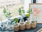 Sada 5 dekoračných váz s umelými kvetmi POSY