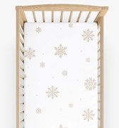 Goldea bavlnená napínacia plachta do detskej postieľky - snehové vločky na bielej 60 x 120 cm