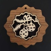 AMADEA Drevená ozdoba z masívu s vkladom - vločka s guľami 7 cm