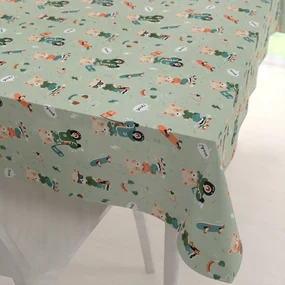 Biante Detský bavlnený obdĺžnikový obrus Sandra SA-468 Medvedíkovia na motorkách na zelenom 80x120 cm