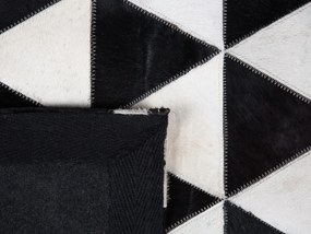 Kožený koberec 140 x 200 cm čierna/biela ODEMIS Beliani