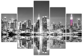 Obrázok - New York a fialový mrakodrap (150x105 cm)