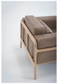 Svetlohnedé kreslo z byvolej kože konštrukciou z masívneho dubového dreva Gazzda Fawn