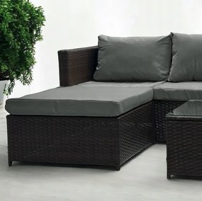 Tmavohnedá ratanová súprava so stolíkom a sivými vankúšmi