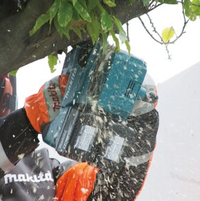 Makita DUC256Z Aku reťazová píla Li-ion LXT (2x18V/bez aku) dĺžka lišty 25cm