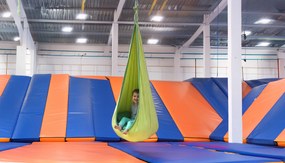 Dětské závěsné houpací křeslo NOKEL zelené