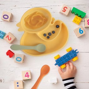 Žltý silikónový detský tanier 19x19,5 cm Chicken – Orion