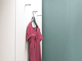 Rohová šatňa - Šatníková skriňa Joker, biela / sivý betón