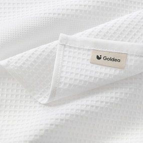 Goldea vianočná kuchynská vaflová utierka s výšivkou - baňky na vetve na bielom 50 x 70 cm