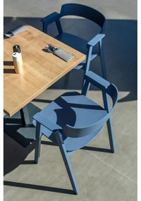 Modrá jedálenská stolička s podrúčkami z dubového dreva Flip – Gazzda