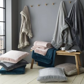 Dekoračný vankúš 55x55 cm Velvet and Faux Fur - Catherine Lansfield