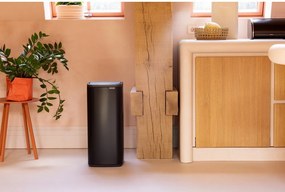 Matne čierny dotykový oceľový odpadkový kôš 30 l Bo Touch – Brabantia