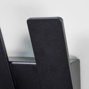 Čierny kovový nástenný vešiak Angle – Spinder Design