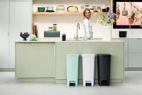 Brabantia Pedálový kôš StepUp 40L svetlo šedý