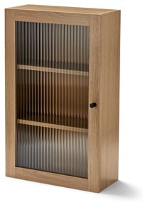 Vstavaná skriňa s dverami z ryhovaného skla