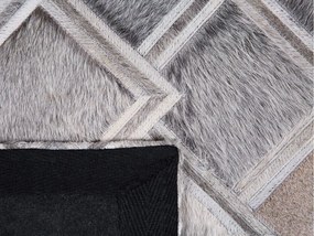 Kožený koberec 140 x 200 cm sivý AGACLI Beliani