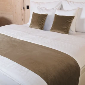 Biante Zamatový prehoz/behúň na posteľ Velvet Prémium SVP-034 Kávovo hnedý 50x200 cm
