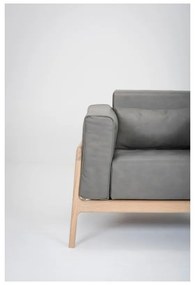 Tmavosivé kreslo z byvolej kože s konštrukciou z masívneho dubového dreva Gazzda Fawn