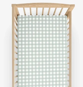 Goldea bavlnená napínacia plachta do detskej postieľky - šalviovo zelené kocky 60 x 120 cm