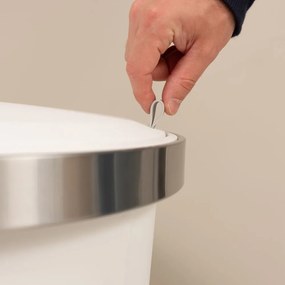 Biely nášľapný plastový odpadkový kôš 50 l – Addis