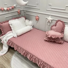 Detský zamatový prehoz s volánikom, Strawberry