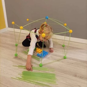 KRUZZEL Slamková stavebnica detskej pevnosti Funstruction - svietiaca - 64+36 ks