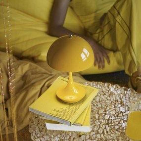 Louis Poulsen Prenosná lampa Panthella 160 V3 Opaque Yellow
