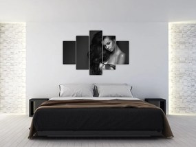 Obraz - Čiernobiely portrét zvodnej ženy (150x105 cm)