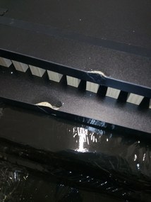 AKCIA Závesný TV stolík MEORATI 150x40 cm, čierna/dub artisan II. trieda