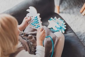 Montessori drevená prepletacia hračka - dinosaurus