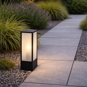 Stojaca vonkajšia lampa čierna s rebrovaným sklom 40 cm IP44 - Charlois