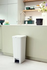 Brabantia Pedálový kôš StepUp 40L svetlo šedý