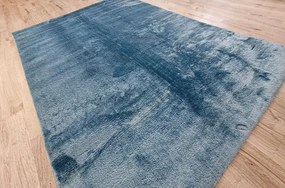 Modrý plyšový koberec Plush Deluxe s vysokým vlasom Rozmer: 150x210 cm