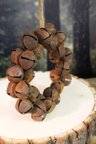 Hnedý venček s roľničkami v hrdzavom dizajne 17cm