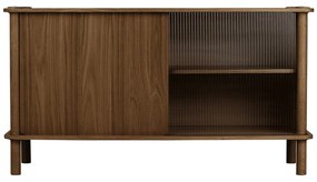 Hnedá vitrína z dubového dreva s posuvnými dverami 135x73,5x48 cm Italic – UMAGE