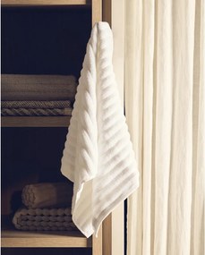 Biely froté bavlnený uterák 50x90 cm Navira – Kave Home