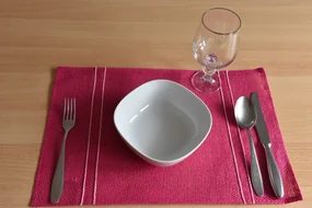 Ružové prestieranie s pruhmi