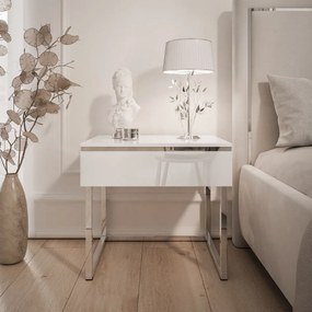 NOČNÝ STOLÍK NESSIE BIELY LESK + STRIEBORNÝ PODSTAVEC