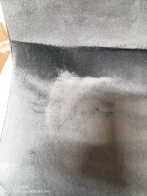 AKCIA Tmavosivá zamatová stolička COMO s čiernymi nohami II. akosť