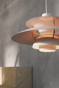 Louis Poulsen Závesná lampa PH 5 White/Pale rose – výročná edícia