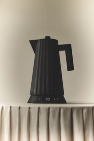 Rýchlovarná kanvica s reguláciou teploty Plissé 1,7 l čierna