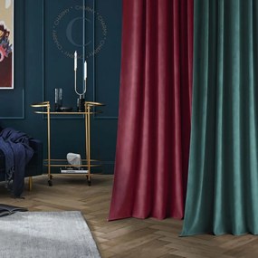 Zamatový záves CHARMY tmavo modrej farby na strieborné kruhy 140 x 260 cm