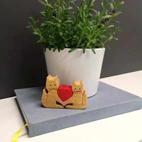 AMADEA Drevené mačky so srdcom, masívne drevo, 7x5x1,5 cm