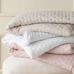 Biely prehoz na posteľ Molly s volánom 200 x 220 cm