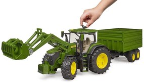 Bruder traktor John Deere na voľný chod s vlečkou 76cm