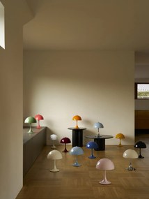 Louis Poulsen Prenosná lampa Panthella 250 Opaque Burgundy