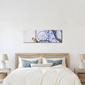 Obraz - Vtáčik na strome s modrými kvetmi (s hodinami) (90x30 cm)