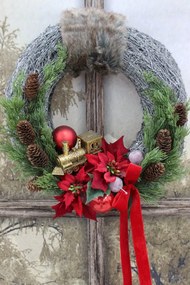 Zasnežený vianočný veniec na dvere s vláčikom 41cm