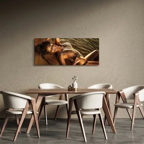 Obraz ženy ležiacej na pláži (120x50 cm)