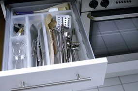 Organizér do zásuvky do kuchyne aj kúpeľne, príborník Rotho BASIC, mliečna (23x15)